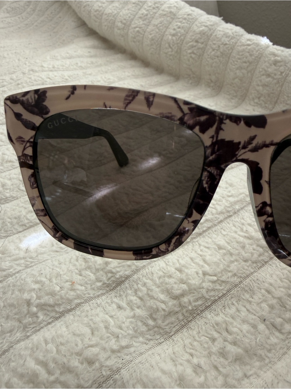 AUTHENTIC Gucci Sunglasses - Picture 5 of 6
